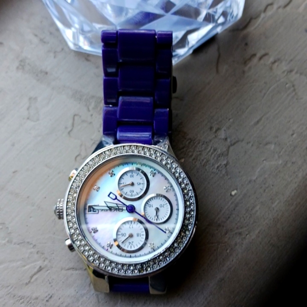 DKNY WATCH